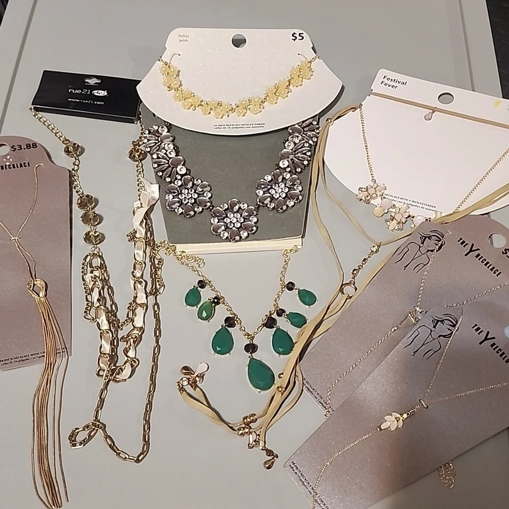 Bundle of 8 necklaces